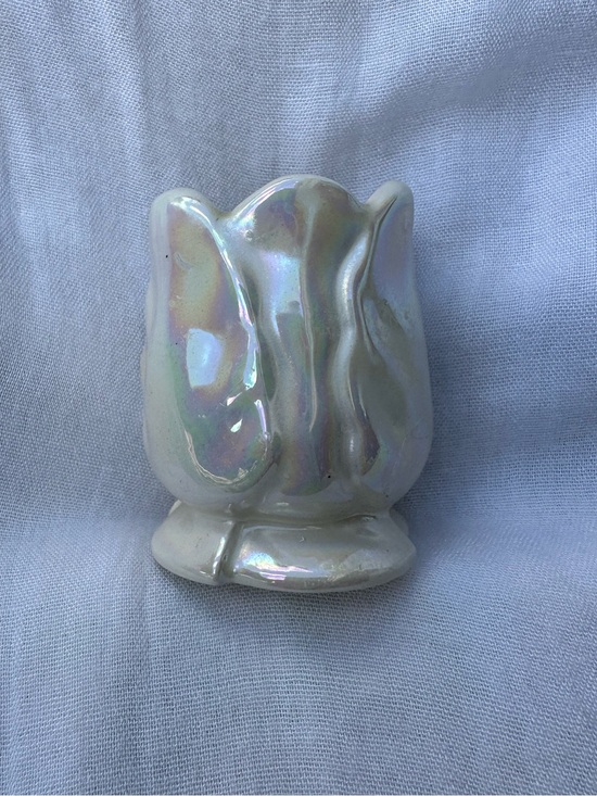 Signed MW Other - Tulip shaped iridiscent small trinket vase 1 unit
